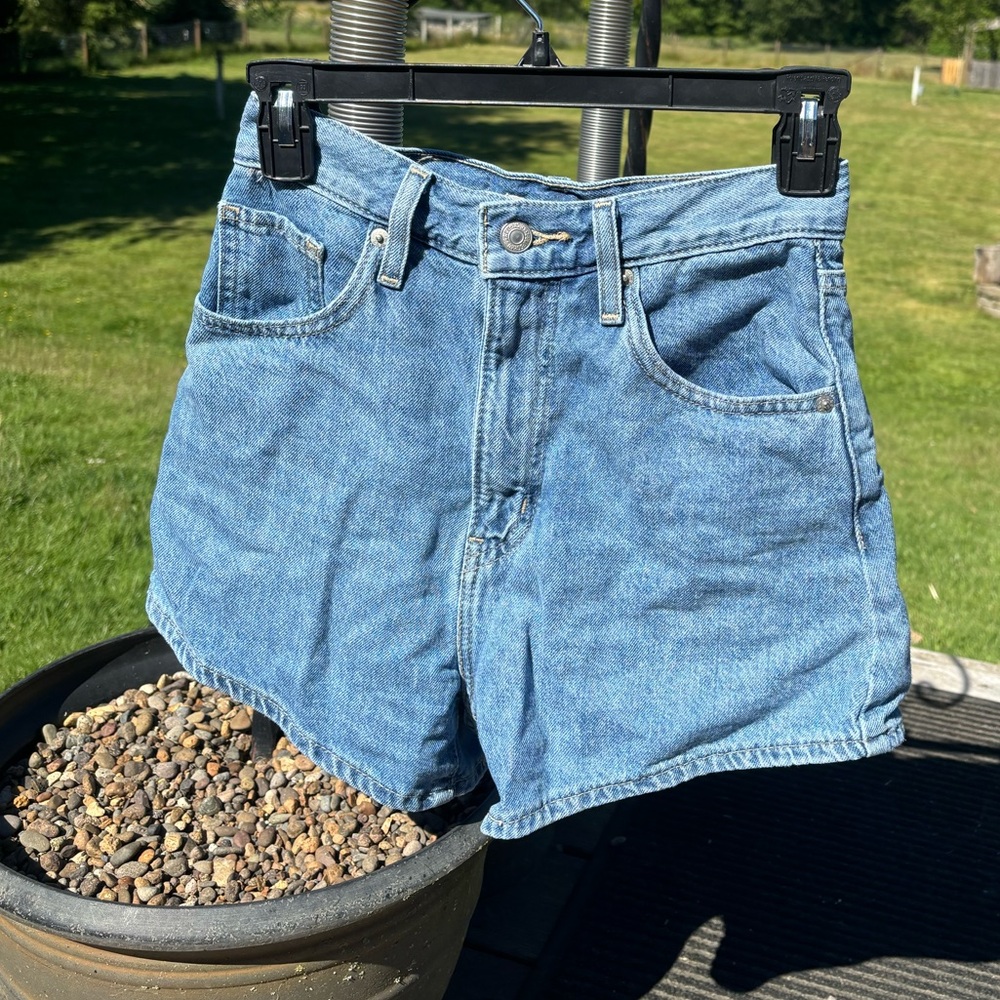 Levi’s 80s mom Jean short